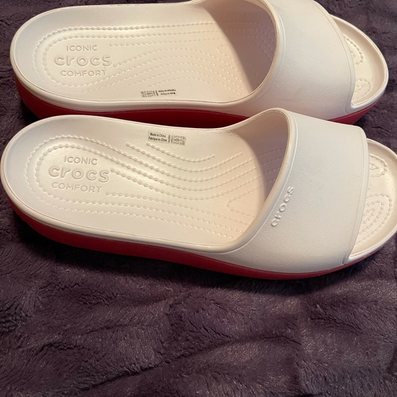 Soft Pink Croc’s BEAUTIFUL - Picture 4 of 5